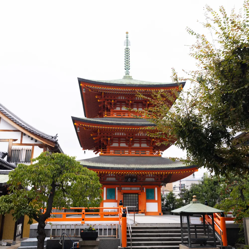 本興寺の三重塔