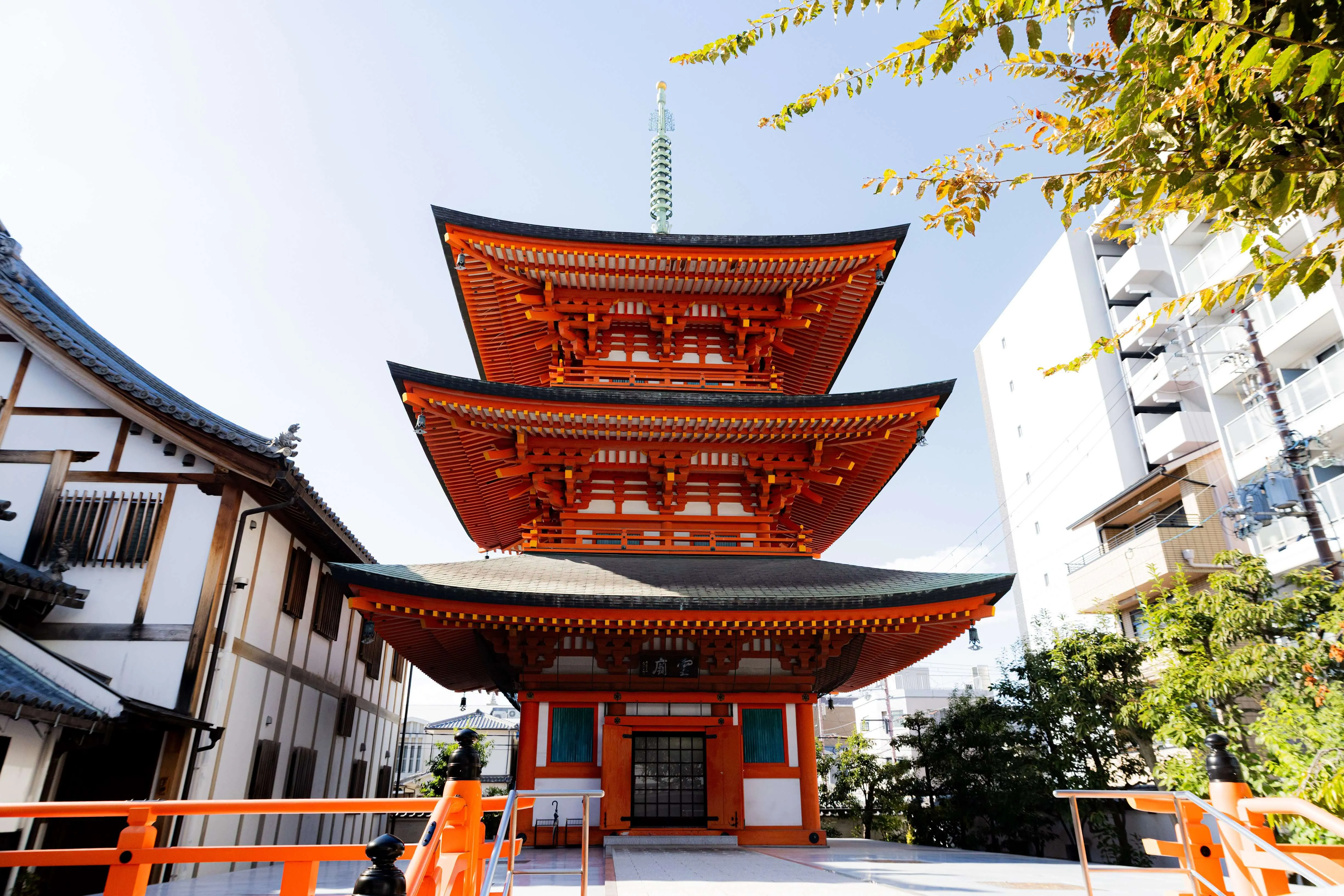 本興寺の霊廟壇